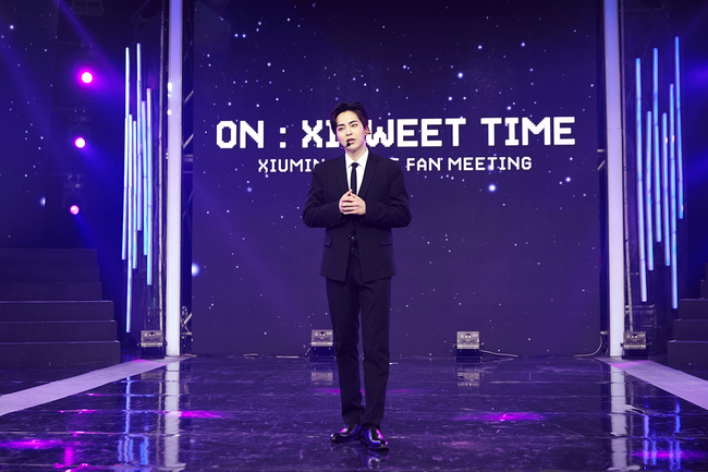 EXO Xiumin successfully completed online fan meeting.Xiumin hosted an online fan meeting ON: XIUWEET TIME (On: Shuwit Time) on Naver V LIVEs Beyond LIVE channel on March 27, and spent a sweet time with fans in various corners such as talk, games, and stage under the TV broadcasting concept.In the first part of the fan meeting, a variety of entertainment programs were parodied with the pleasant and sensible progress of special MC Baekhyun, and the Shuketchbook, which talked about the current situation of Xiumin, Shu-nun, a man who solves problems, and Ask Erie, which heard fans answers to Xiumins worries, I gave it to him.In addition, a surprise birthday party for Xiumin, which celebrated its birthday on March 26, and a phone connection with member Sehun were also added.In addition, in the second part of the fan meeting, the theme of the music broadcast special show was presented with various stages, from the EXO Regular 1st album Let Out The Beast to the EXO - Chen Baxi Japanese Regular 1st album Shake, EXO Regular 5th album Sign, Damage, Gravity medley stage, ...