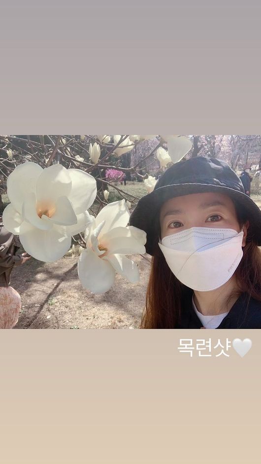 Actor Han Ji-min boasted a beautiful beauty over FlowerOn the afternoon of the 31st, Han Ji-min posted two selfies on his personal SNS, saying, Its spring, its flower.Han Ji-min in the photo is wearing a bucket hat and a mask and face to face with Flower.Han Ji-min caught the attention of the viewers by showing off the superior visuals that can not be hidden even though he covered more than half of his face.Han Ji-min is also a magnitude shot, and he uploaded the selfie, which was actually taken with the magnolia flower, in succession, with a moist eye and a gentle charm.Meanwhile, Han Ji-min is the next film and will appear in Noh Hee-kyungs new film Here (Gase).han ji-min SNS