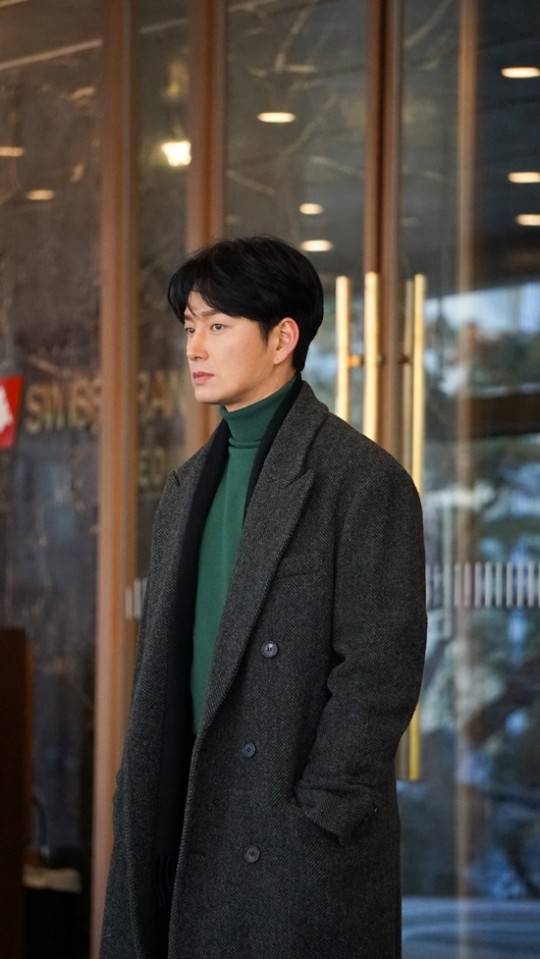 이현욱은 ‘이재신’을 연기하며 “절제를 많이 하는 부분이 저에겐 딜레마 같은 부분이었다”고 했다. 제공 ㅣ매니지먼트에어