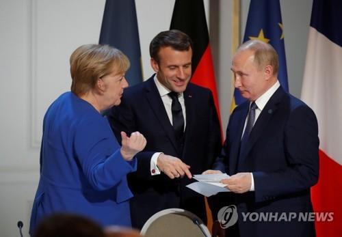 좌측부터 메르켈 독일 총리, 마크롱 프랑스 대통령, 푸틴 러시아 대통령 [EPA=연합뉴스 자료사진]