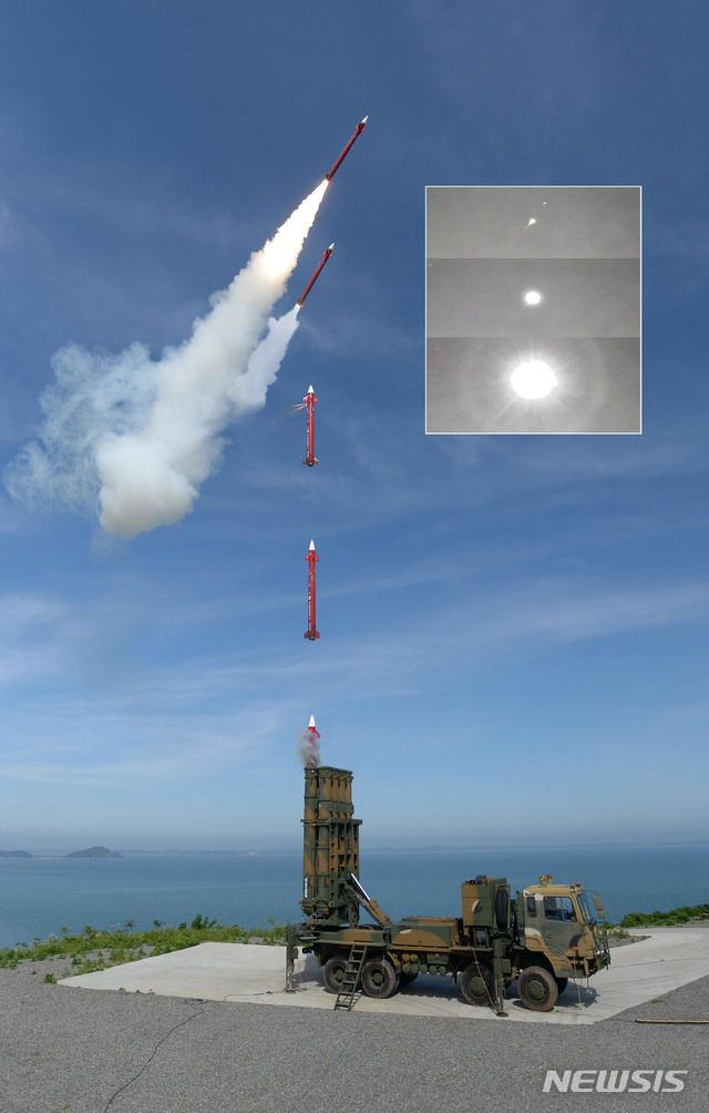 북 탄도미사일 요격용으로 개발된 국산 천궁-2 요격미사일.  최대 15km 고도의 북 미사일을 요격할 수 있다. /뉴시스