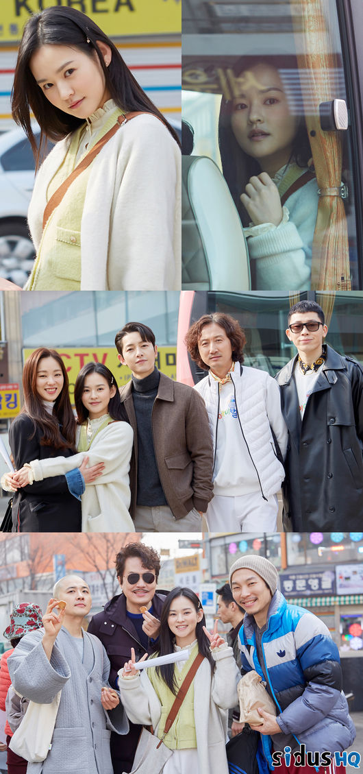 Actor Kim Yoon-hye has become the film director.The photo of the filming scene of TVNs Saturday drama Vincenzo (playplayed by Park Jae-beom and directed by Kim Hee-won) is released, making the atmosphere of the filming scene bright with the highest level of beauty and The Elective Affinities.In the open photo, Kim Yoon-hye is catching the eye with a pure visual with a long straight hair and pastel costume, and is eye contacting the camera by discovering the camera everywhere in the filming area.They are showing off their The Elective Affinities for the film Insa, such as taking a certification shot with the Actors in a clear manner.Kim Yoon-hye has been playing the role of Miri, the director of the piano academy who moved into the gold gamma plaza in the drama, and has been staging God in the wrong way. He was surprised by the programmer and Anonymous who designed the security system of the cracked secret room at the 14th episode of Vincenzo, which aired on the 4th.In addition to the charm of reversal with a Anonymous who has hidden his identity, he is also excited about the three-dimensional character to show his mission to open a safe with Vincenzo in the future.Kim Yoon-hye, who captivated viewers with the attraction of in-sight and reversal, can meet at TVN Vincenzo, which is broadcasted every Saturday and Sunday at 9 pm.