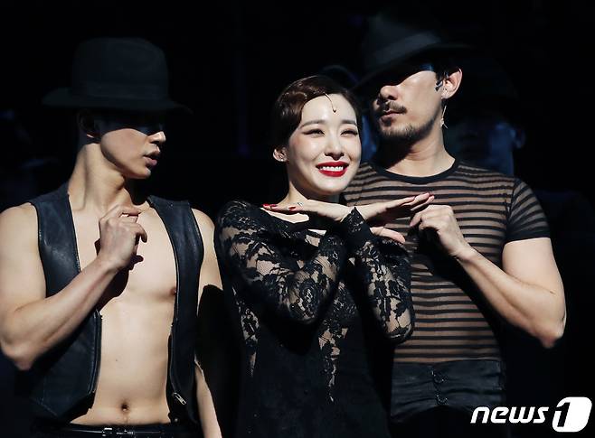 Seoul=) = Tiffany Young demonstrates highlights at Prescall of the musical Chicago at the Shindorim Dive Art Center in Seoul Guro District on the afternoon of the 6th.Chicago is a story about Belma Kelly and Roxy Hart, who were imprisoned in Cook County prison in Chicago in the 1920s. 2021.4.6