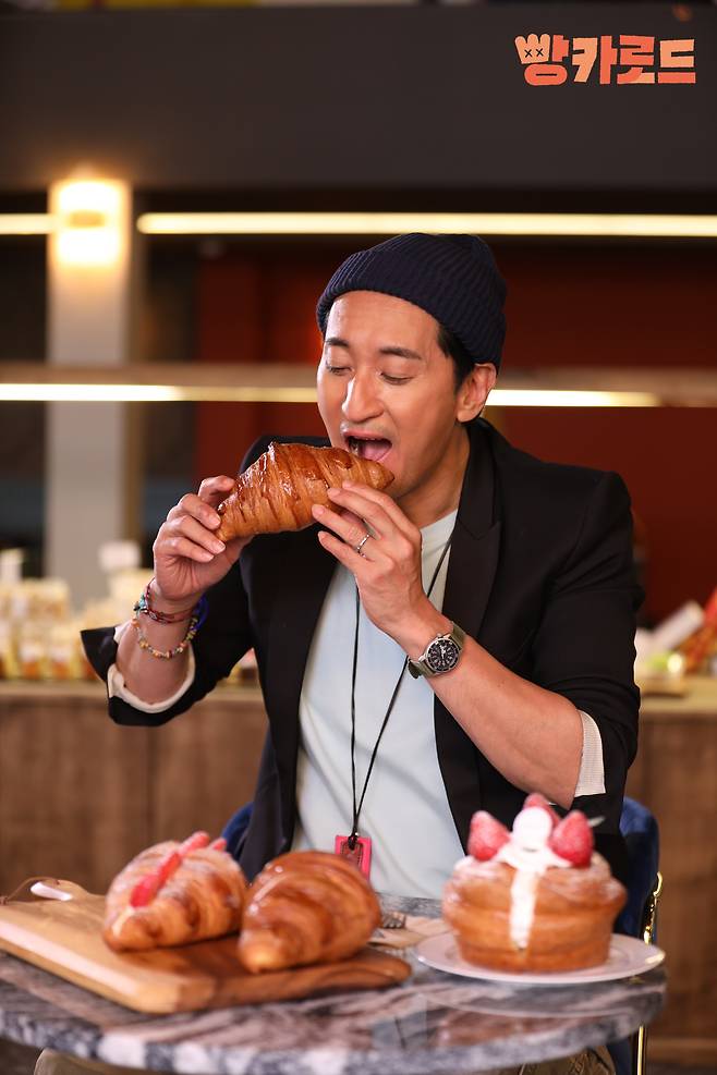 Variety Channel NQQ and lifestyle channel SBS FiLs new entertainment Bread Car Lorde has unveiled the first Bread Tour shooting scene.On the 8th, the production team unveiled the scene still cut of MC Shin Hyun-joon, which seems to be envious of the world in front of the bread that is placed in front of the table.Shin Hyun-joons realistic look, thrilled with a freshly baked, crisp-looking croissant in hand, snipers the taste of the bread-duckers.In addition, the appearance of seasonal strawberries and other breads full of fresh cream in front of them heightens expectations for the journey of the first full-scale bread tour.Shin Hyun-joon recently completed the ceremony as a bread professional MC in Busan, which is considered to be the first filming location of Bread Car Lorde and the holy place of the pilgrimage to the bread.Shin Hyun-joon, a bread-making bread maker, is a back door that even the production crew with the camera wanted to join, so that depression antipsychotic is the best bread.Bread Car is a full-scale bread tour program that goes around all states in search of bread.If you are a bread enthusiast, you will be able to eat all the different breads you want to eat once, as well as bread information such as how to eat the same bread and what beverage it matches.The first broadcast of April.Photo SBS FiL & NQQ Breadcar