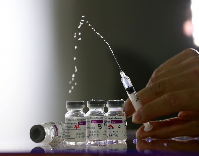 정부는 8일 예정된 아스트라제네카 백신 접종을 보류했다.