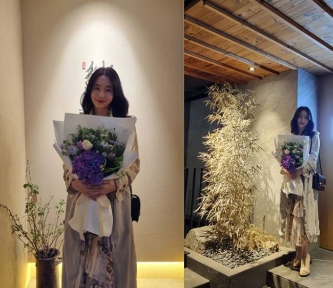 Actor Lee Jung-hyun enjoyed Japanse-style house Date for marriage anniversaryLee Jung-hyun posted several photos on April 7 with a hashtag called #marriage Anniversary on his personal instagram.The photo shows Lee Jung-hyun smiling with a bouquet of flowers received by Husband.Lee Jung-hyun is not wearing a colorful makeup, but he boasts a distinctive look and attracts attention.Another photo also featured a chef preparing the Lee Jung-hyun couples dishes.It is assumed that the marriage anniversary was spent in the luxury Japanese-style house.Sung Yu-ri and Lee Min-jung, who saw this, commented Congratulations and Congratulations respectively.Meanwhile, Lee Jung-hyun marriages with an orthopedic specialist at the three-year-old university hospital in 2019.