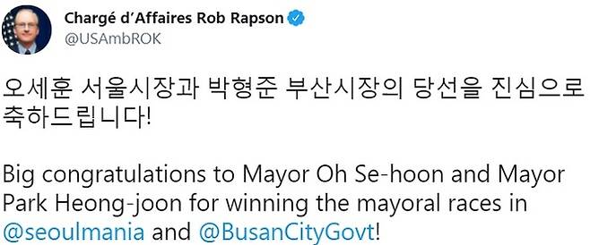 로버트 랩슨 주한 미국 대사대리가 4·7 보궐선거에서 승리한 오세훈 서울시장과 박형준 부산시장에게 축하 인사를 전한 모습. 트위터 캡처