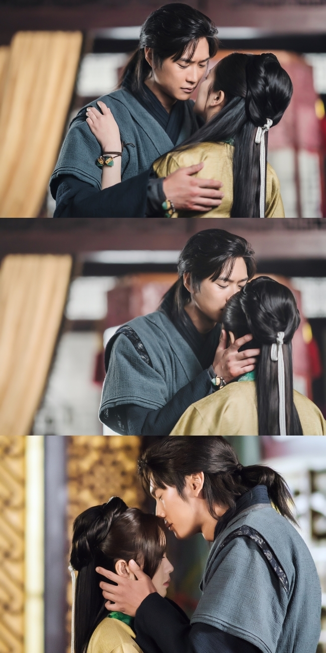 Kim So-hyun and Na In-woos Imakis have been unveiled.The heartbreaking love story of Pyeong-gang (Kim So-hyun) and Ondal (Na In-woo) in KBS 2TVs monthly drama The Moon Rising River (playplayed by Han Ji-hoon/directed by Yoon Sang-ho) is captivating viewers.In the last broadcast, Pyeong-gang fought a political battle in the royal family to make Goguryeo he wanted.Ondal became such a Pyeong-gang sword, commanding the subjugation and suppressing the rebellion. Those who fought in their respective positions became increasingly desolate.So Pyeong-gang was sorry for Ondal, who took the sword for himself and walked on the bloody road.The fact that Ondal, who had been walking a long way from killing, was struggling with people, making Pyeong-gangs heart more painful.But to such Pyeong-gang, Ondal said, Dont be sorry, I go if you go, I stand. He burst into the tears of Pyeong-gang and viewers.Meanwhile, the production team of The Moon Rising River released a still cut on April 12th with Pyeong-gang and Ondals Kiss.Pyeong-gang and Ondal in the public photos are hugging each other and facing each other.In the ensuing photo, Ondal cherishes Pyeong-gangs face and kisses his forehead.Ondal kissing Pyeong-gang as if it were comforting and Pyeong-gang accepting it quietly creates a faint atmosphere.Why is Pyeong-gang and Ondal sharing such a sad kiss?Moreover, in the 17th broadcast, the threat to the royal family and the struggle of the two against it are predicted, so the curiosity about the scene becomes bigger.I am waiting for how the two Kiss, who is bursting with just looking at the picture, will be drawn in this broadcast.