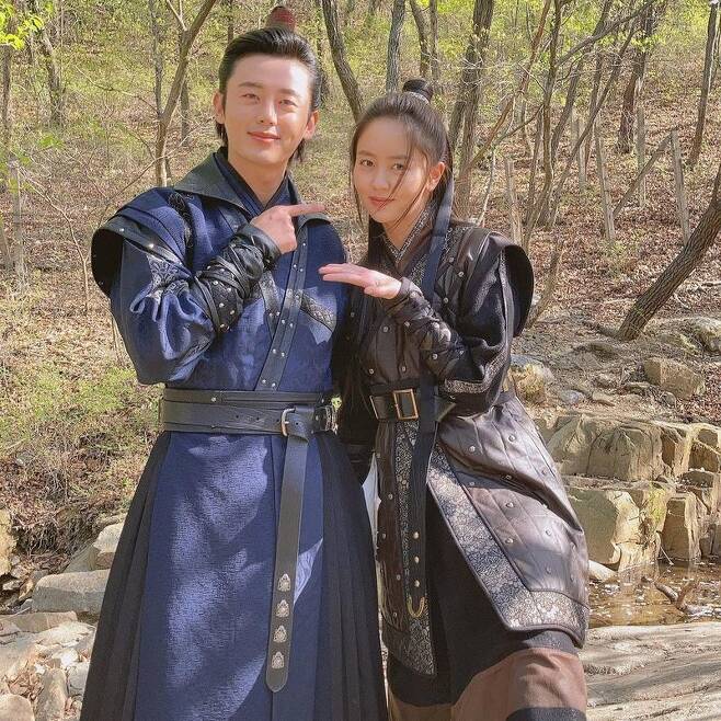 Actor Lee Ji-hoon expressed his regrets ahead of the end of the Moon rising river.Lee Ji-hoon wrote on his instagram on April 15, Now the end is coming. I wanted to take Princess Pyeonggang well, but I wanted to laugh.I would like to ask you to do well until the end. In the public photos, Lee Ji-hoon poses affectionately with Kim So-hyun on the set of The River on the Moon.Lee Ji-hoon is pointing at Kim So-hyun with his index finger open, and Kim So-hoon also showed off his friendship by spreading his palms toward Lee Ji-hoon.The warm visuals of the two actors smiling at the camera are admirable.The netizens who watched the post responded such as I did a lot of work, I can not send you a gogan, I can not lose a flat.