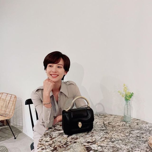 Cho Yeo-jeong posted a photo on his personal Instagram account on Saturday with the caption: I feel like Im done early on shooting.The photo shows Cho Yeo-jeong spending time in a cafe, especially the Cho Yeo-jeong hairstyle.Cho Yeo-jeong, who has been sticking to his long hair, transformed into Short Cuts.Cho Yeo-jeong will appear on tvNs new drama High Class, which is scheduled to be broadcasted in the second half of the year.sympathy media