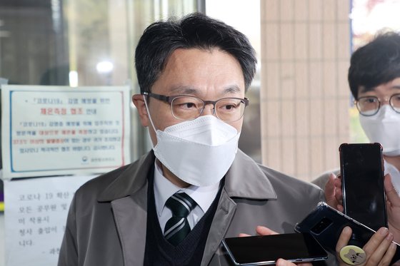 15일 오전 김진욱 고위공직자범죄수사처 처장이 출근하고 있다. 뉴스1