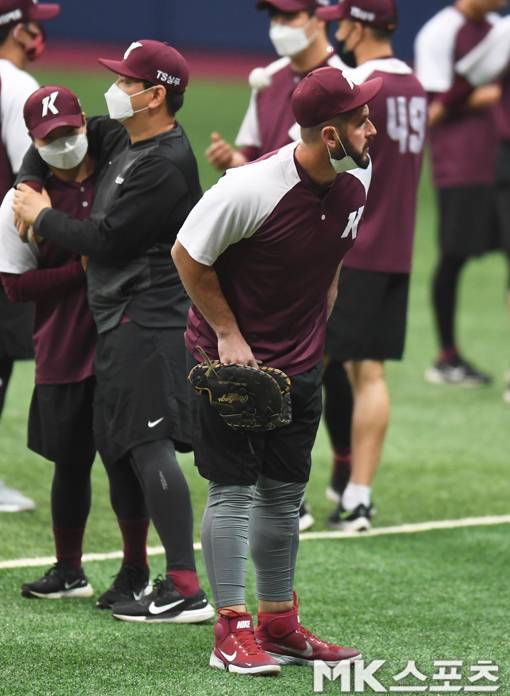 아랫배에 힘을 주고는...