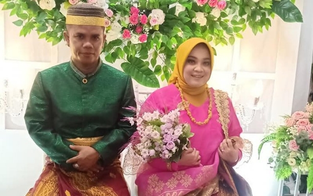 비트코인으로  청혼한 인도네시아 남자와 예비 신부. 페이스북
