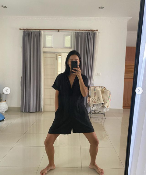 Kahi has unveiled the interior of a spooky Bali home.Kahi posted several photos on his Instagram on the 19th, which included recent events in Indonesia Bali.Inside the photo is Kahi, dressed in comfort, posing in front of a mirror, with a playful look that draws attention.Especially at a glance, the inside of the house is impressive.Meanwhile, Kahi, from Group After School, had two sons, businessman Yang Joon-moo and marriage, in 2016; recently he returned to Indonesia Bali with his family.Photo = Kahi Instagram