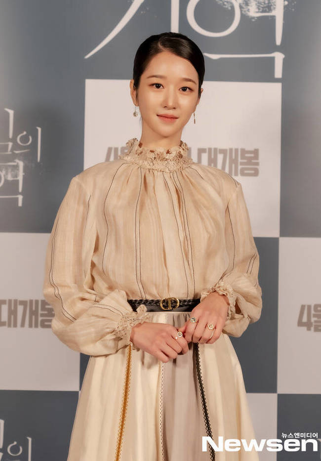 As attention is drawn to Actor Seo Ye-ji, school violence Global issue is being buried without sound rumors.Recently, the entertainment industry has been hot with global issues related to Seo Ye-ji.Seo Ye-ji was caught up in the first pilot of the history when the characters he shared with Actor Kim Jung-hyun were released.It has been suggested that Kim Jung-hyun has been Gaslighting, and he has been on the cube, and many male entertainers are mentioned together that he has been dating in the past.The personal life controversy has spread to another suspicion.The disclosure that Seo Ye-ji was a staff member and was a school violence attacker during school days was a series of bursts.In particular, in the case of school violence, the agency has strongly denied it, but many netizens are not suspicious because it is a suspicion that has been raised since the unfamiliar rookie days.In addition, it was argued that the fact that he entered the Spanish University was false: Disclosure, which bursts a day later, and the suspicions were labeled as wave wave ghost stories.In addition, his past images were reexamined, and the character of the people who were with Seo Ye-ji was reevaluated.While the public and public opinion are concentrating on Seo Ye-ji, the problem of violence at the celebrity school, which made the world buzz earlier, seems to disappear into the backdrop.Starting with the azalea that appeared in TV Chosun Mistrot 2, the entertainment school violence Disclosure continued.There are cases where it turns out to be not true, and there are entertainers who acknowledged and apologized for mistakes in school days.On the other hand, there are mixed claims between Victims and attackrs, and the truth workshop has entered a long-term battle. Actor Jo Byung-gyu and Park Hye-soo are among them.Jo Byung-gyu appealed to the individual SNS through the suspicion of school violence, saying, I firmly pledged not to respond to any more malicious articles, but I can not see it.Park Hye-soo is also in sharp conflict with Disclosure, as he has made clear his hard-line stance on the person who spread false articles.Disclosure claimed to be being threatened by Park Hye-soo, and Park Hye-soo emphasized that he would surely uncover the truth by claiming that he was Victims.There are still school violence cases that have not been properly revealed: in a series of cases, it is not yet clear who is the attacker and the Victims.It may be Victims who was identified as an attackr, or the real Victims may be stealing tears somewhere.Therefore, rather than focusing on the gossip that turns the attention, it is time to pay attention to the problem that needs attention.