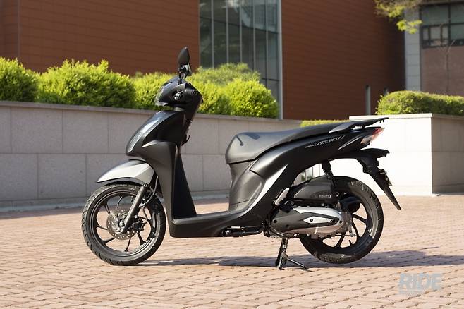 빅 휠 스쿠터는 도로 사정이 좋지 않은 유럽 시장에서 많은 사랑을 받아왔다.