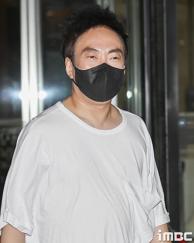 Comedian Park Myeong-su was caught on his way home from work after attending MBC Everlons Korean Foreigner held at the Goyang MBC Dream Center in Gyeonggi Province on the afternoon of the 23rd.iMBC Photo