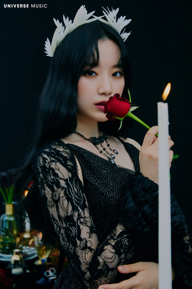 The concept photo of the new song Last Dance (Prod. GroovyRoom) with group (G)I-DLE was released.NCSOFT, Klap, will be on the official SNS of Universe (UNIVERSE) on April 21 and 22, and will be the new song Last Dance (Prod) of (G)I-DLE.GroovyRoom) Personal and Group Concept Photo 6 was released.In the photo, there is a picture of (G)I-DLE, which emits mysterious and dreamy charm with a unique crown.Mi-yeon, Minni, Soyeon, Song Yuqi, and Yeh Shu Hua have various points with red fruits and rose flowers.Especially in the group concept photo, it showed dark charisma and caught the attention of the viewers.(G) I-DLE offers a unique concept as well as an upgraded visual, adding to the curiosity about new songs to be released through Universe and music videos to be released exclusively.(G)I-DLE has been continuing its global trend group with its unique concept and performance since its debut with LATATA in 2018.Groovyroom, a talented producer who has proved his ability as a hit maker with popularity and musicality, is expected to create fresh and attractive music.