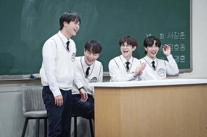 Highlight Yang Yo-seob calls IU Night LetterHighlight, a former student who returned to the new song Blowing on JTBC Knowing Bros broadcast on April 24th, appears.Highlight members last completed the military service in December with all members of Son Dong-woon.In this Knowing Bros, you can see the highlights performance ahead of the release of the new album in May.At the time of the recording of Knowing Bros, Highlight members released Aid Yoo Jae Suk down from the delightful army Episode to the drama-like story.Especially, the youngest son Dong-woon was outstanding.Son Dong-woon laughed at the cute aspirations, saying, I will stand up with Knowing Bros as a foothold.