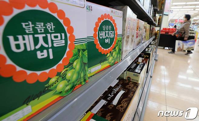 서울 시내의 한 대형마트에 정식품의 '베지밀'이 진열돼 있다./사진= 뉴스1
