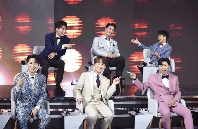 The hot day of Mr. TrotManx language including Singer Lim Young-woong attracts attention.TV Chosun Mr.Lim Young-woong, Young-tak, Lee Chan-won, Kim Ho-joong, Jung Dong-won, Kim Hie-jae and Jang Min-Ho, who have been named top seven in Trot, have been meeting fans through various contents since the end of the program last March.TV Chosun I Call for an Application Song - Loves Call Center and Pongpung Academic Center are appearing in various entertainment programs and radio broadcasts, and are communicating with fans.Music content is also being released steadily.Not only is he officially releasing soundtrack from Colcenta of Love, but he also releases new songs personally and shows off his musical skills.Lim Young-woong released and performed his new song My Love Child like Starlight in March following the official release of the ad music insertion song Hero (HERO) last November.This song came to the top of various soundtrack charts and realized Lim Young-woong Power.As of the 22nd, the number of views of music videos YouTube has exceeded 15 million views. SBS MTV The Show, MBC Show!Music Center and other top trophies were also lifted.Prior to Lim Young-woong, Young-tak also released a new single Bedding.It was also loved as a new song released in October 2018, two years and six months after Why You Come Out Of There.Bhatton was succeeded by Kim Hie-jae, who released the song Come along, which was also a formal debut song, on the 14th.He has been proud of his performance digestion ability at the time of appearing in the contest program, and he also appears in the music center and reveals his presence as Mr. Trotdol.Next runner is Jung Dong-won, who will release the new single The Best in My Heart on May 5, Childrens Day.It is expected to build the domain of Jung Dong-won with the genre called Teen Trot.Jang Min-Ho and Lee Chan-won are active in performing arts. Jang Min-Ho is a TV ship Mr.Trot2 Top 7 was the mainstay of the TV ship My Daughter Haja .In addition, he will join TV Chosuns new entertainment Today is the Golf King, which is about to be broadcasted for the first time in May, and will convey a different charm.Lee Chan-won will be debuted to MC through the Whispering White Front, which is scheduled to be broadcast on the 27th following the TV Chosun Fat of Wife.Kim Ho-joong, who has been working as an entertainment member who shows his thoughts unlike the New Era project, which Mr. TrotManx language is in charge of entrusted management, is currently serving in the military.He started his service as a social worker in September last year and joined the Nonsan Army Training Center on the 1st and received three weeks of basic military training.Kim Ho-joong is also proud of his powerful firepower during his military service, and it became popular, with a classic album released last December, which sold about 510,000 copies in its first week alone.