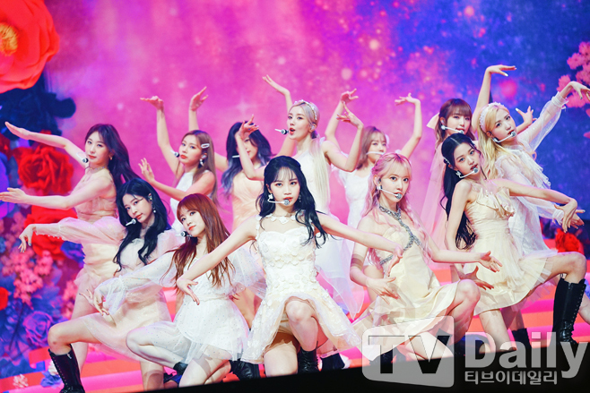 The group IZ*ONE (IZ*ONE) closes Film.IZ*ONE ends and disbands all Films on 29thMnet said, The project film of IZ*ONE, which debuted as a COLOR*IZ album in 2018 and has grown into a group that represents Asia with great love in Korea and the world stage, will be completed as scheduled in April.Mnet and Swing Entertainment/Off the Record will thank all 12 members of IZ*ONE who have shown a wonderful appearance and will support the growth as The Artist in the future so that the fantastic story that we have created together can continue.I would like to expect and support them for a new look they will show in the future. Before the contract expired, fans anti-dismantling campaign occurred and the film extension was over, but eventually they gathered opinions to finish the film.Miyawaki Sakura expressed great regret by conveying the news of the dismantling through his radio broadcast on the day, and Honda Hitomi poured tears at the fans who met at Incheon International Airport to leave Japan.IZ*ONE, which was born through the Mnet audition program ProDeuce48 broadcasted in 2018, is a project group consisting of 12 people including Jang Won Young, Sakura, Jo Yu-ri, Choi Yena, An Yoo Jin, Kwon Eun-bi, Kang Hye Won, Kim Min-joo, Kim Chae Won, Lee Chae Won, Nako and Hitomi.He made his official debut in October of that year and played active film for two and a half years.Of course, I was in crisis with twists and turns. The crew of ProDeuce was temporarily suspended due to the ranking manipulation scandal.However, Mnet took responsibility for the situation and took the position that IZ*ONE would do my best to support it.Fans also had unwavering support, and IZ*ONE pushed Film on this.As a result, it has become a top with great popularity centered on both Korea and Japan.Last year, she achieved a record sales volume of about 1.3 million albums with three albums, and achieved remarkable results such as Womens The Artist cumulative record sales in 2020, which led to the top of various music charts and the song awards ceremony trophy sweep.The fans are saddened because they have been in the film for the longest time in the Pro Deuce series.So IZ*ONE held its last concert One the Story (ONE, THE STORY) last month and thanked the fans who ran together for a long time and shed tears.At the time, IZ*ONE said, Every time I was tired and tired, I had a wizone with my members and I was able to stand up and get up again.Thank you for always being on our side and making unforgettable memories. Thanks to wizone, I was happy every day. Now IZ*ONE heads to their own agency, where attention is drawn to what each of the 12 members, who have constantly worked and showed endless growth potential as The Artist, will show their way.