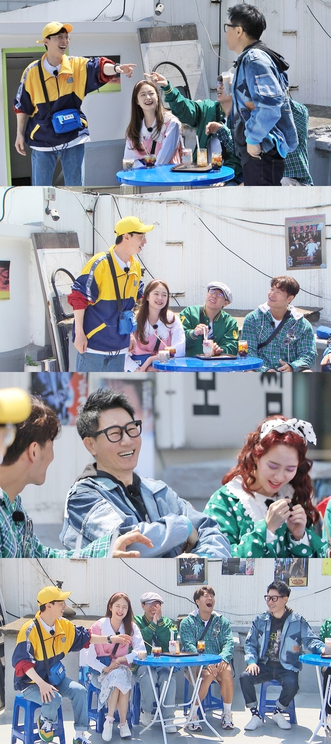 Yoo Jae-Suk, Ji Suk-jin disclosures Past love affair on both sidesOn SBS Running Man, which will be broadcast on May 2, the past love history Disclosure exhibition of Yoo Jae-Suk and Ji Suk-jin will be released.This weeks broadcast will be decorated with the second episode of 91 Iz Bag, which was followed last week, and a full-scale recall will be held as the members who reenacted 91 years will release a hidden Past episode.In fact, the 91st grader, Yoo Jae-Suk, recalled the college days when he was walking around the street with teahouses, saying, 91 was my world. Kim Jong-guk questioned, Did you expect a romance that might happen, I can not imagine you in front of women?Ji Suk-jin said, It was a good idea.Youre funny, she said, and she laughed when she showed her sisters return to the country as a duet, saying, When you were with women, you chose songs that others didnt choose in karaoke rooms and gave you a laugh.