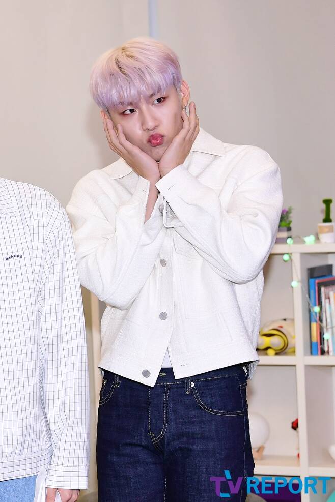 The group AB6IX (AbiSix) Park Woo-jin poses ahead of the appearance of SEEZN ARA TV at a studio in Yeongdeungpo-gu, Seoul on the afternoon of the 3rd.