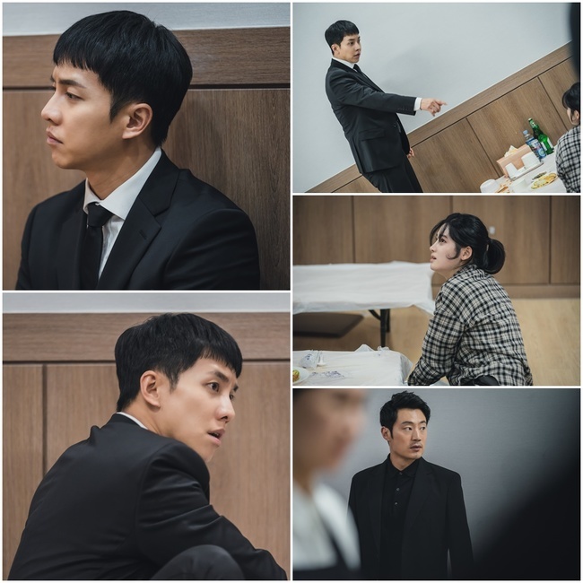 Lee Seung-gi and Lee Hee-joon and Park Joo-hyun reveal their anger and embarrassment at the unexpected tragedy.In the last 15 episodes of the TVN tree drama Mouse (playplayplay by Choi Ran/director Choi Jun-bae), Jung Bar-rum (Lee Seung-gi) was shown struggling with agony, recalling the past evil acts after awakening that he was a real Predator.The Nach-kook (Lee Seo-jun), who survived the attack of Predator Jung Bah-mum, called Jung Bah-mum and said, Let yourself in.Later, a quick ending was drawn in which a rubber tooth (Lee Hee-joon) arrived at the scene, stopping the right bar leaving the nach office.In the 16th episode of Mouse, which will be broadcast on the 5th, Lee Seung-gi - Lee Hee-joon - Park Joo-hyun raises tension with despair of another unexpected tragedy.The scene where Jungbam, rubber teeth, and Obongi (Park Joo-hyun) gathered at The Funeral.Jung-bum, who is wearing a resident armband on one arm, sits down with tears full of eyes and looks at the pictures of the portrait, and Obong tries to get close to such a pavilion.In the meantime, Jung Bak-rim is angry with Oh Bong-yis hand, and he is angry with Oh Bong-yi, who has fallen down.The rubber teeth appear at the scene where the asurajang became in a short time, and they look at the CSX 8888 incident with meaningful eyes.I am curious about why Jung Barum, who was deeply saddened, suddenly changed.