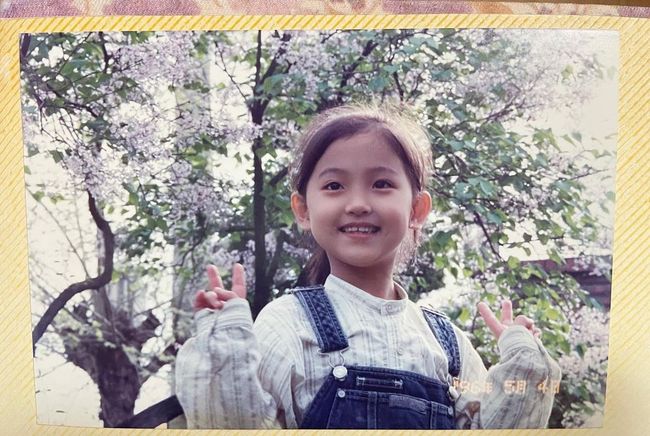 Actor Kang Han-Na has released a photo of her childhood.On the afternoon of the 5th, Kang Han-Na posted a picture with Re-Ment, Seven years old.Kang Han-Na in the photo is building a fresh Smile in a cute V pose, boasting beautiful looks that are no different from now, and certifying that she is a mother-of-pearl beauty.Kang Han-Na posted a picture of himself in a previous post with Re-Ment, Make all the children laugh and be happy.Remembering his childhood for Childrens Day.Fans are responding to Kang Han-Nas photos as too pretty, it is the same now and cute.Meanwhile, Kang Han-Na is a radio DJ with KBS Cool FM Raise the Volume of Kang Han-Na. Currently, TVN is filming The Falling Living.