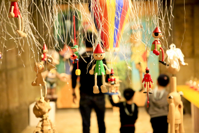 피노키오 전시관은 어린이 관람객들을 위한 공간이다. 나무로 만든 대형 조각품부터 작은 미니어처 조각품까지 다양한 피노키오 작품을 만나볼 수 있다.