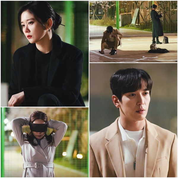 Real Estate Jang Na-ra and Jung Yong-hwa double the sadness by foreshadowing the tears stimulus exorcism with a sad eye.KBS2 drama Real Estate (playplayplay by Ha Su-jin and director Park Jin-seok) is a life-friendly exorcism drama that exorcism company, a certified real estate agent, cooperates with an exorcism professional fraudster to fight the ghosts and ghosts and release the stories that have been set up.Above all, in the last broadcast, Hong Na-ra and Jung Yong-hwa exorcis the original ear in their home and revealed the truth about the death of their father 50 years ago when their client was misunderstood.The story of his father, who had lost his life to his children, whether he was suffering from dementia, made the house theater sad and made him the number one drama drama in the same time zone for the seventh consecutive time.In the meantime, Jang Na-ra and Jung Yong-hwas extraordinary special exorcism scene is caught and focused attention.In the drama, Hong Ji-ah and Oh In-bum are working on Exorcism with the general public who have blindfolded.Hong Ji-ah, who was always sharp and cool, and Oh In-bum, who emits bright energy with laughter, all show a sad eye and make the scene look good.As the state secretary (Kang Mal-geum) said, Sometimes the truth makes hell, the exorcism raises questions about what kind of heartbreaking truths will be held.In this regard, Hong Ji-ah, who is thoroughly involved in this, is anxious about why he allowed the general public to put them in the exorcism field.In addition, Jang Na-ra and Jung Yong-hwas Tears Swell Stimulation Exorcism scane was conducted in early April.Jang Na-ra and Jung Yong-hwa have been shooting with actors who make ghost make-up every time, so they are equipped with boldness that is not surprised by the make-up.Rather, he laughed with a changumi preparing to shoot with a chat with an actor who made a ghost make up.Also, as the filming began, Jang Na-ra gave a squirrel-like sleek body movement, and Jung Yong-hwa caused a special river - a medicine chemistry as a quarrel of a pupil earthquake with a widening snow and stiffening.The production team said, Jang Na-ra and Jung Yong-hwa are actors with as many mysteries and charms as the five-color rainbows. Whether the temperature of Hong Jia and Oh In-bum, who have been fighting the truth since the home-grown exorcism, can be maintained to the end, He said.
