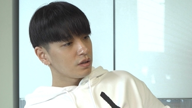 Rapper Simon Dominic will be re-submitted as the fourth protagonist of My God, Im A Celebrating the 8th Anniversary of I Live Alone.MBC I Live Alone (planned by Ahn Soo-young / director Huh Hang Kim Ji-woo) will unveil Simon Dominics Parent Day surprise Plex, which was prepared for Parent.Simon Dominic opens the daily Ssamstorang (?) with trembling hands for Niece and nephew Chaechae.Simon Dominic, who first set up a prize for someone, hopes for what the table of Niece and nephew will look like.Simon Dominic and Niece and nephew are said to have shown al-Kondal Kong chemi by playing with heart-shaped cheese.When Simon Dominic is exhausted from the care of Niece and nephew who are desperately looking for a mother, Simon Dominics Parent appears like a savior.Unlike Simon Dominic, who welcomes him with a welcome heart, Simon Dominics alienation explodes on the outside of Parent, who finds his granddaughter as soon as he enters the house.Simon Dominic, who has been discharged from hard-working childcare, shows off his Storm food so that he does not have appetite for his luxurious rice prepared by his mother.Simon Dominic also touches Parent with a custom gift Plex for Parents Day, but unexpected thinking (?), and the impression did not last long.