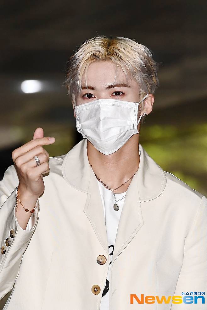 Pentagon member Yan An is entering the broadcasting station to attend the MBC every1 Korean Foreigners recording at MBC Dream Center in Ilsan-dong, Goyang-si, Gyeonggi-do on May 7.