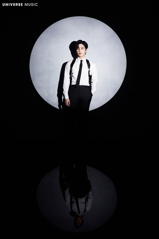Univers Music has released a new concept photo of Singer Kang Daniel.NCSOFT and Klap have released Kang Daniels new song Outerspace (Feat) through the Univers (UNIVERS) app and official SNS account on the 6th.Loco)s concept photo was published.In the open photo, Kang Daniel is looking out the window beyond the blind in a black suit.The figure of the shadowed Kang Daniel reminds me of the main character in the movie poster and focuses attention by radiating chic charm.In another photo, Kang Daniel showed off his intense charisma by matching his shirt with a shoulder holster.Especially, the dramatic contrast of black and white under the lighting of Kang Daniel creates a different mood and raises the curiosity about the concept of the new song.Outerspace (Feat) by Kang Daniel.Loco) was released in January by IZ*ONE (Aizwon), D-D-DANCE, February by Jo Su-mi and Bee Guardians, and March by Park Ji-hoon, Call UP (Feat).(About the following) (Prod. Primary), and the children (girls) in April (Last Dance (Prod. GroovyRoom) followed by the God shown by Univers.Kang Daniel and popular hip-hop artist Loco are breathing and adding to the expectation of the sound source.Meanwhile, Kang Daniel Outerspace (Feat. Loko) will be available for viewing through various music sites at 6 p.m. on the 13th, and the music video will be released exclusively on the Univers appPhoto: NCSOFT/Klap