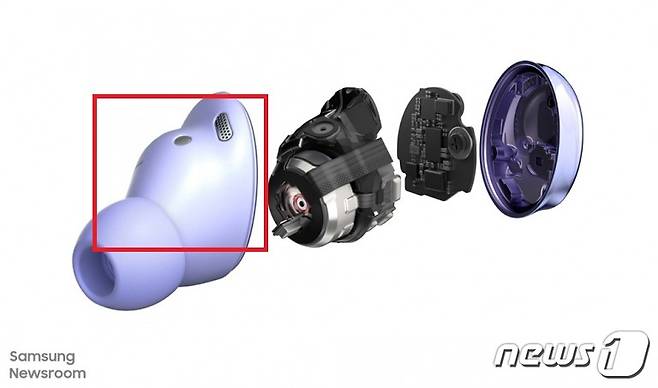 갤럭시버즈 프로는'2-way 드라이버'가 탑재됐다. 부피가 커져 귓구멍 쪽에 닿는 부분이 불룩한 형태를 취하게 됐다.(삼성전자 제공) © 뉴스1
