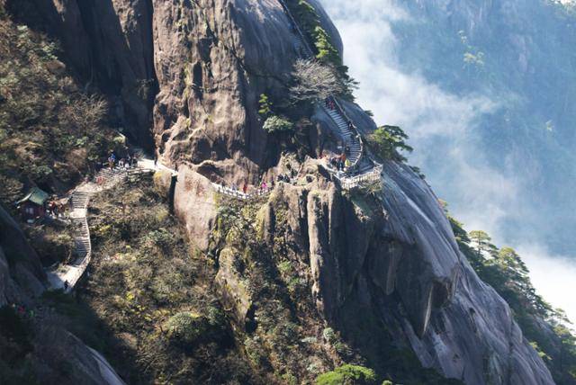 황산 일선천에서 바라본 백보운제. ⓒ최종명