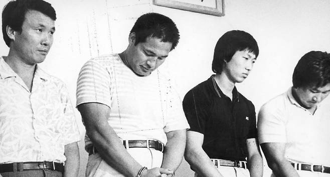 1985년 8월 서울 강남 룸살롱에서 맘보파 4명을 살해한 서울목포파 조직원들. 왼쪽에서 두 번째가 고금석.ⓒGoogle 갈무리