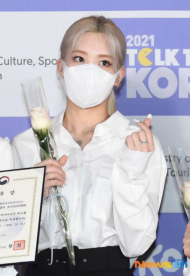 Girl groups girl Kim Lip of the month attended the 2021 Foreign Cultural Promotion Ambassador Commendation Ceremony held at the Seoul Museum of Modern Art, Sogye-dong, Jongno-gu, Seoul on the afternoon of May 10.