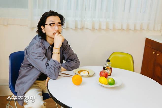 이동휘가 꾸준히 자신만의 스타일을 펼치며 패셔니스타로 인정받고 있다고 소속사가 전했다. 소속사 제공