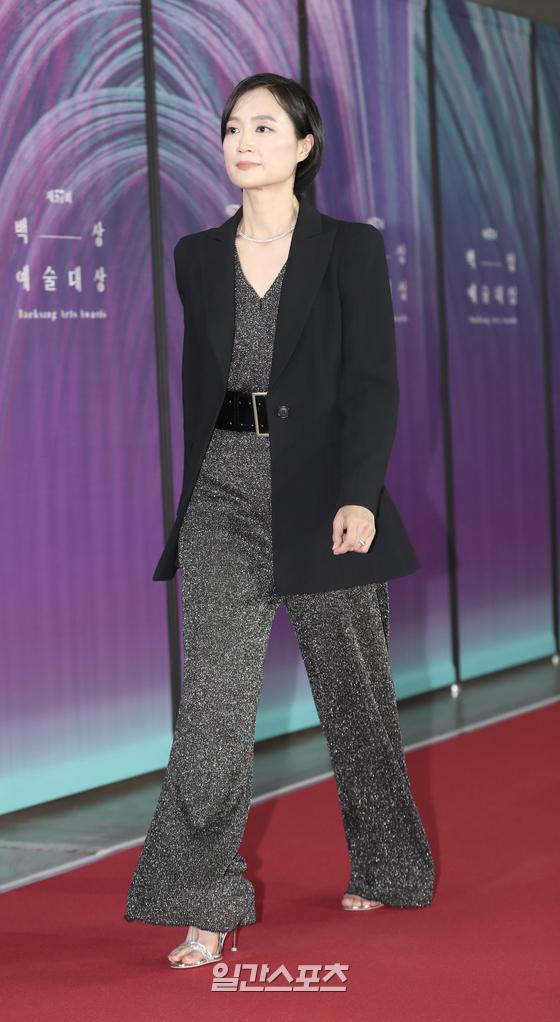 Actor Choi Hee-jin poses at the 57th Baeksang Arts Grand Prize awards red carpet event held in KINTEX, Ilsan, Goyang City, Gyeonggi Province on the afternoon of the 13th.The 57th Baeksang Arts Grand Prize, the nations top comprehensive arts awards that cover TV, film and theater, will be broadcast simultaneously on JTBC, JTBC2 and JTBC4 from 9 pm and will also be broadcast live on Tiktok.The awards, which will be held by Shin Dong-yeop and Suzie, will be held in consideration of the Corona 19 situation after last year.Goyang = 2021.05.13
