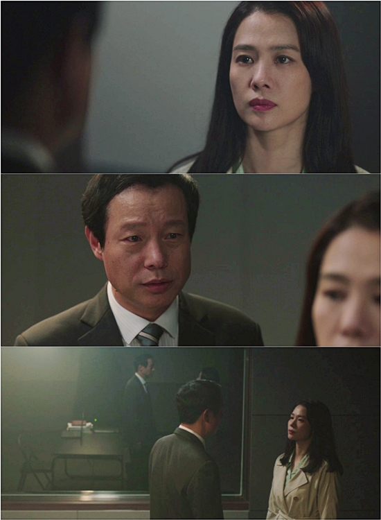 Kim Hyun-joos fight heats upOn the 15th, before the 8th episode, JTBCs gilt drama Undercover released the investigation site of Choi Yeon-su, the first airborne chief of staff, and Myeong-jae Kim, the chief of staff of Cheong Wa Dae, his first target.I am curious about the truth workshop of the two people who have been unexpectedly reversed.Limited Express (Ji Jin-hee) and Choi Yeon-su are in the second round of Danger.Choi Yeon-su was subject to a harsh declaration ceremony on the first day of his inauguration as the head of the air defense department, receiving a bribe report from Myeong-jae Kim.I had to investigate Myeong-jae Kim, who believed me until the end. I was in deep agony as a heavy responsibility.Meanwhile, Limited Express noticed that Doyoung Girl (Jung Man-sik) was monitoring his wifes movements; he infiltrated the airborne deputies office in the middle of the night and found surveillance cameras.But Doyoung Girls came in and Limited Express hid himself on the railing outside the window, causing Danger to sweat his hands in the immediate flash of his discovery.Meanwhile, Choi Yeon-su and Myeong-jae Kim were captured at the Cabinet Intelligence and Research Office in the airspace.It is not unusual for a cold person to separate the two people in the public photo.An anonymous tip and evidence video that Myeong-jae Kim was bribed, Choi Yeon-su, who was confused by Kang Chung-mos alibi and family stories.But Choi Yeon-sus eyes are unwaveringly solid - expecting Choi Yeon-sus performance to dig through the case with a cool, sharp edge.Myeong-jae Kim, who was disgraced as the first Susa target of the airborne office, and the truth workshop surrounding the large bribes are also focused.Myeong-jae Kims reaction, which seems to be appealing something desperately to Choi Yeon-su, adds doubt: at one point, the fate of the two men, all reversed, is noted.In the eighth episode, which airs on Saturday, Choi Yeon-su faces a fight that has nowhere to back down; Myeong-jae Kim Susa is also facing a standoff with prosecutors and is expected to face a setback.Choi Yeon-su and the airborne agency are entering Susa in earnest for reporting the Myeong-jae Kim bribery scandal, the Undercover production team said.With Choi Yeon-sus unstoppable straight-line move through Danger, dont miss the shocking truth thats slowly coming out.Meanwhile, the 8th Undercover episode will be broadcast on JTBC at 11 p.m. on the 15th.Photo = Storytivy and JTBC Studio