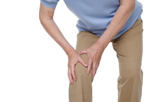 무릎의 평균 수명이 60년 정도여서 60대가 되면 퇴행성 관절염이 나타날 수 있다. 게티이미지뱅크