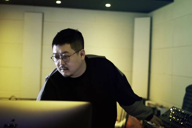 박성일 음악감독은 '시그널' OST를 작업하며 레트로 감성을 살리기 위해 일부러 빈티지한 장비들을 사용하기도 했다. /호기심스튜디오 제공