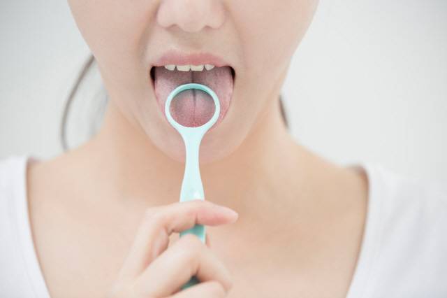 과로·스트레스에 의해 침 분비가 부족해지면 혓바늘이 생길 수 있다./사진=클립아트코리아
