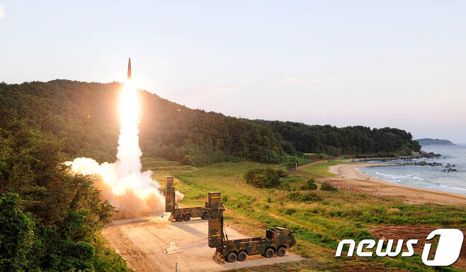 현무2 미사일 합동 실사격훈련 (국방부 제공) 2017.9.3/뉴스1 © News1 박세연 기자