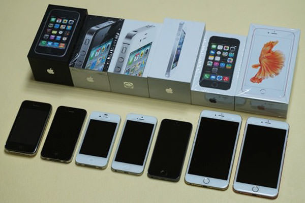 출처: 아이폰과 상자들: 좌측부터 순서대로 3GS, 4, 4S, 5, 5s, 6 플러스, 6s 플러스