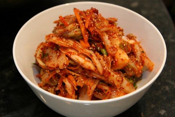 출처: “Fresh homemade kimchi – made by Maangchi and Me”, jamiefrater (CC BY-NC-ND 2.0)