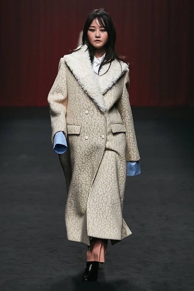 출처: 오디너리 피플 16FW