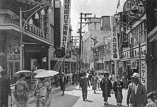 출처: 1930년대 명동 거리 | 경향신문
